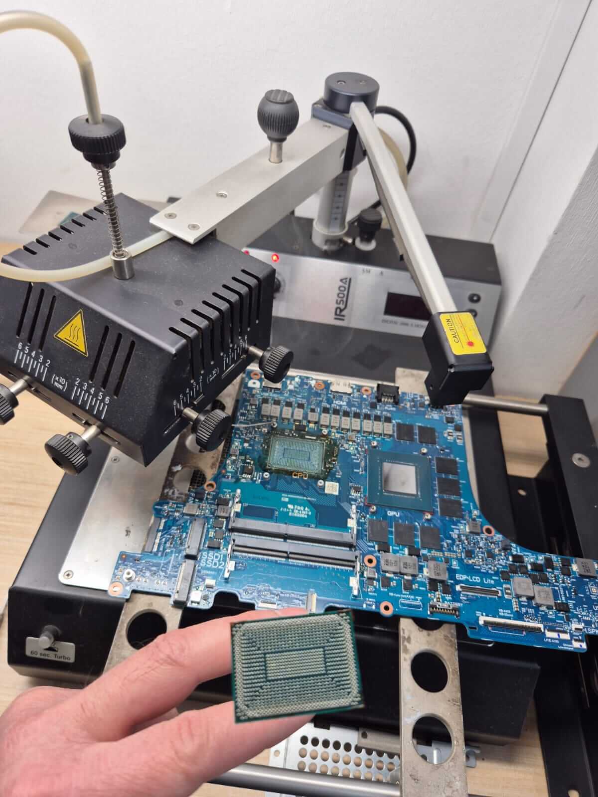 Retrabajo BGA y reballing en placa madre de notebook