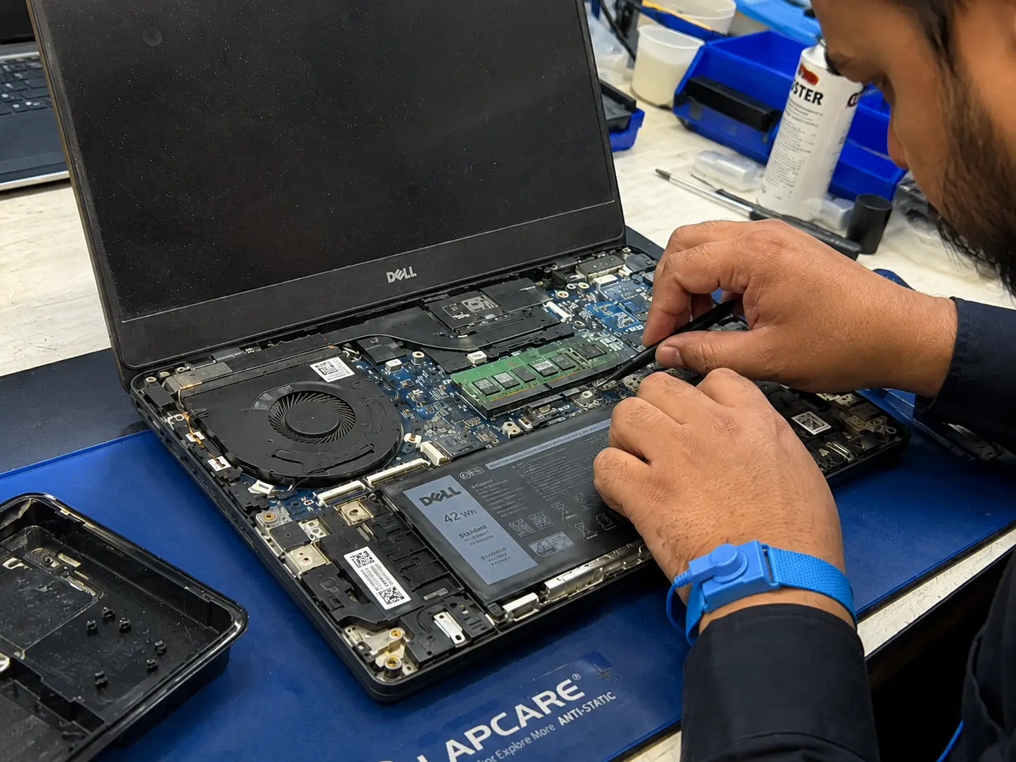 Mantención y revisión térmica de un notebook Dell en ServicioNotebook